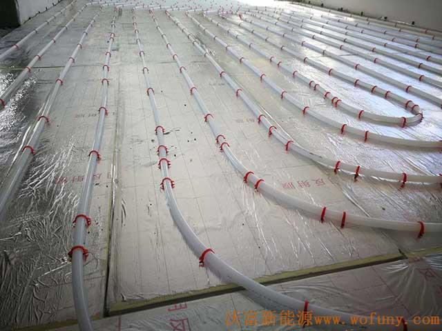 青島德沃幼兒園空氣源熱泵項(xiàng)目施工案例地暖施工、主機(jī)施工，空氣源熱泵項(xiàng)目調(diào)試成功，項(xiàng)目展示實(shí)例&mdash;&mdash;空氣源熱泵地暖鋪管