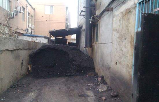 截至到2016年年底，我國北方地區(qū)城鄉(xiāng)建筑取暖總面積約206億平方米，其中燃煤取暖占了83%，取暖用煤年消耗4億噸標煤，其中散燒煤約2億噸標煤，主要分布在農村地區(qū)。&rdquo;